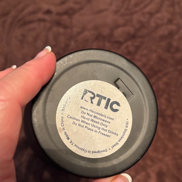 RTIC Black 30 oz. Insulated Tumbler - Picture 4 of 9